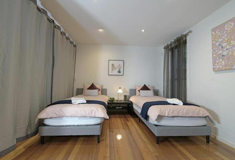 Luxury 7brm Entire House Lakeview Blackswans Wifi Bbq Resort