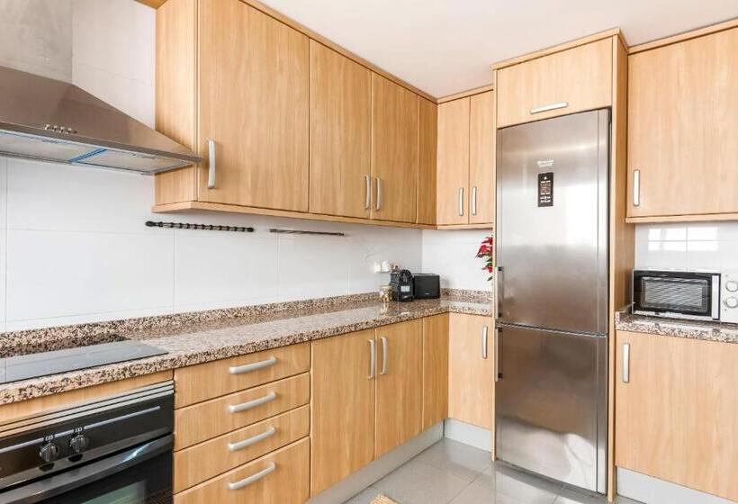 Modern Bright And Welcoming Ocean View Apartment