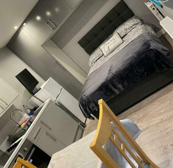 펜션 Bracknell Small Studio