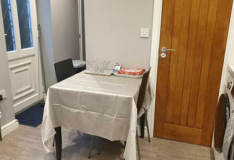 펜션 Bracknell Small Studio