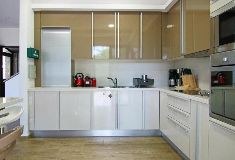 Phaedrus Living: Forest View Luxury Villa Chantara