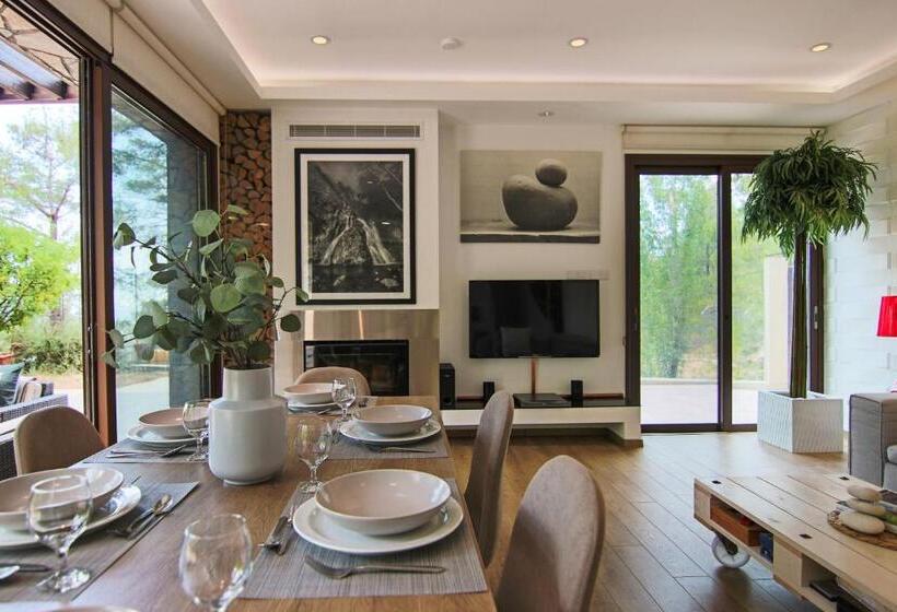 Phaedrus Living: Forest View Luxury Villa Chantara