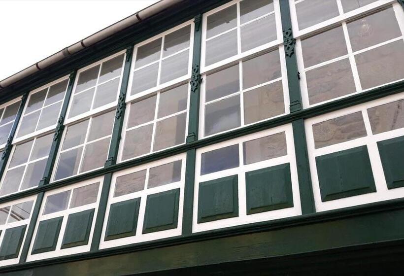 Piso Céntrico Amplio, Luminoso, En Casa De Piedra