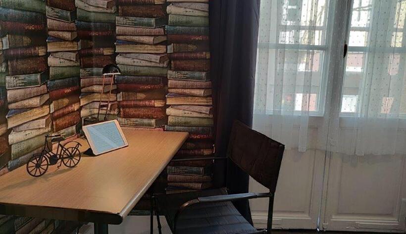 Piso Céntrico Amplio, Luminoso, En Casa De Piedra