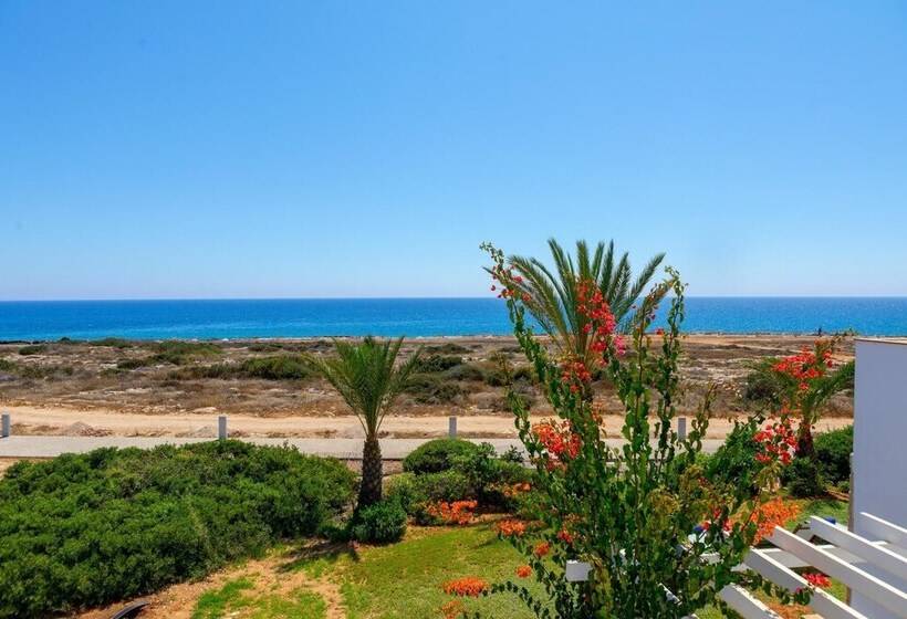 Protaras Seafront Villa Violetta