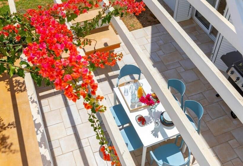 Protaras Seafront Villa Violetta