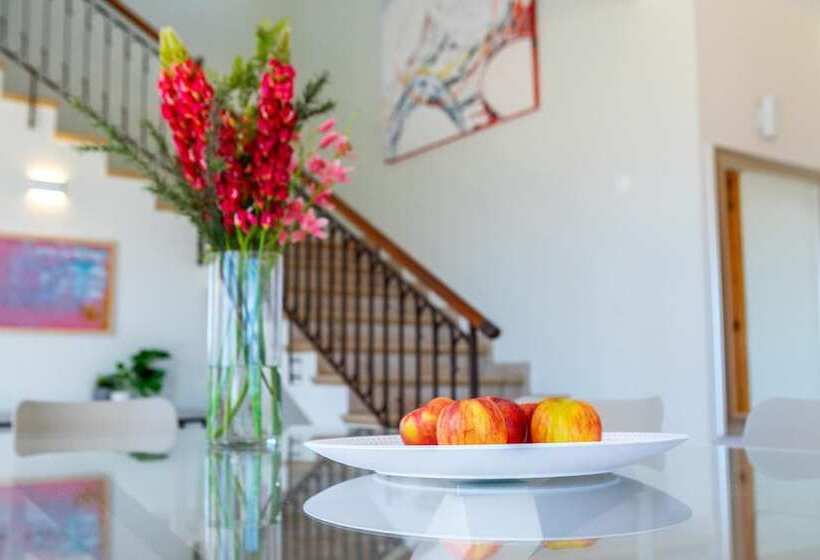 Protaras Seafront Villa Violetta