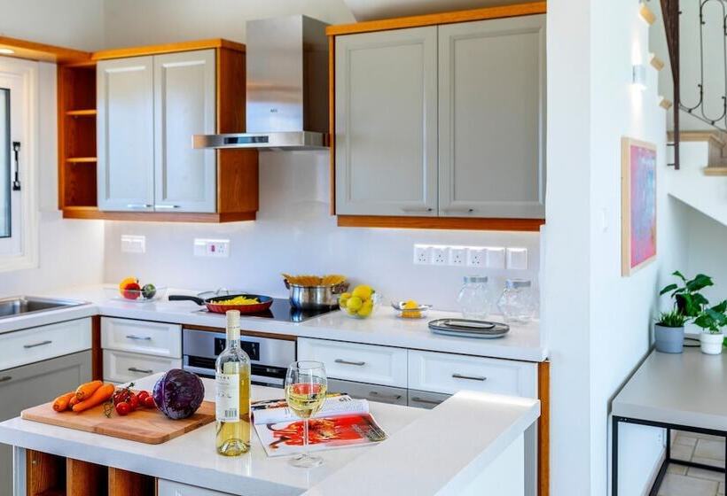 Protaras Seafront Villa Violetta