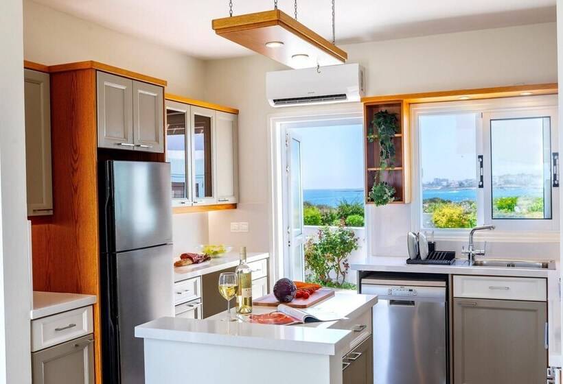 Protaras Seafront Villa Violetta