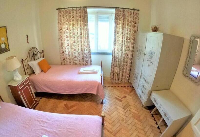 Sintra V4 House With Garden In Colares