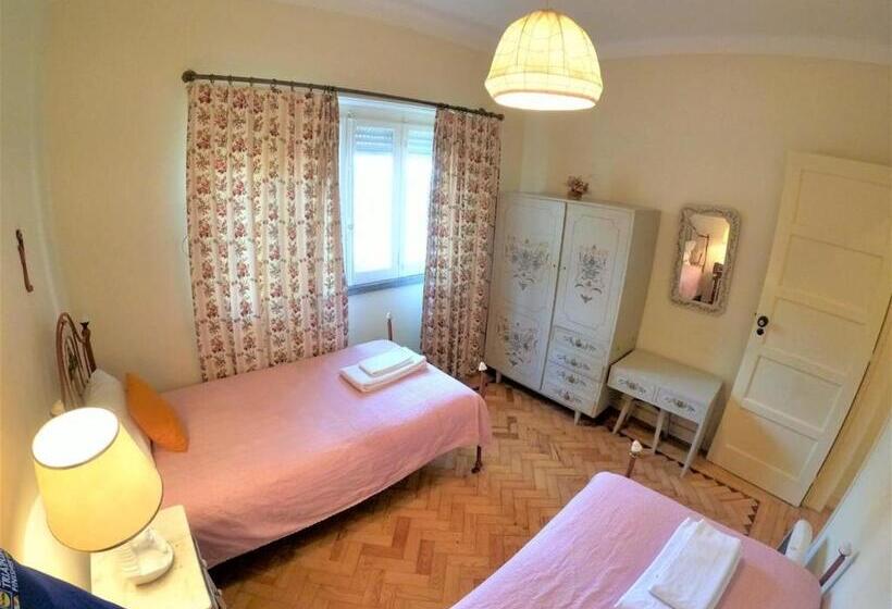 Sintra V4 House With Garden In Colares