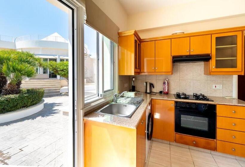Villa Amelia By Ezoria Villas