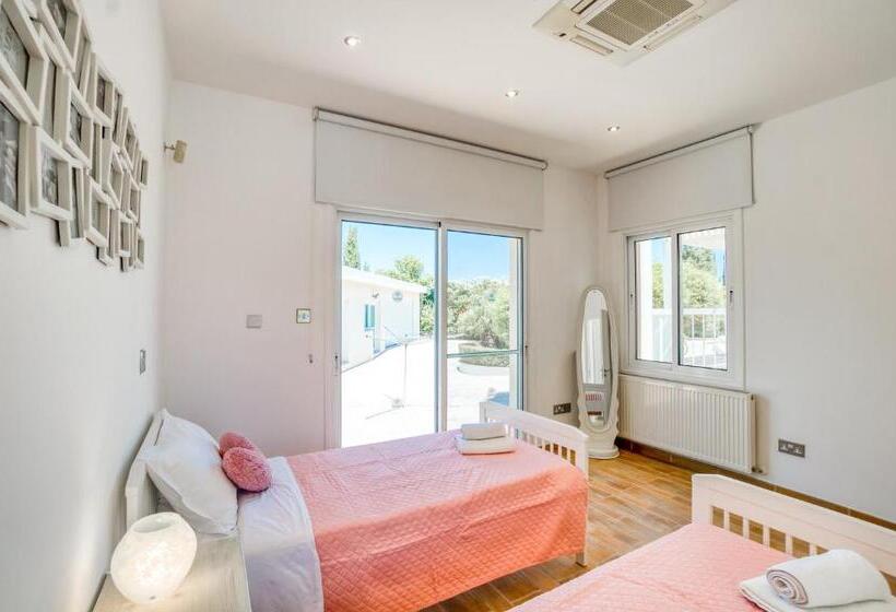 Villa Amelia By Ezoria Villas