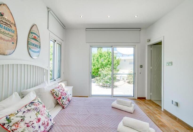 Villa Amelia By Ezoria Villas