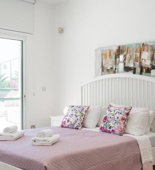 Villa Amelia By Ezoria Villas