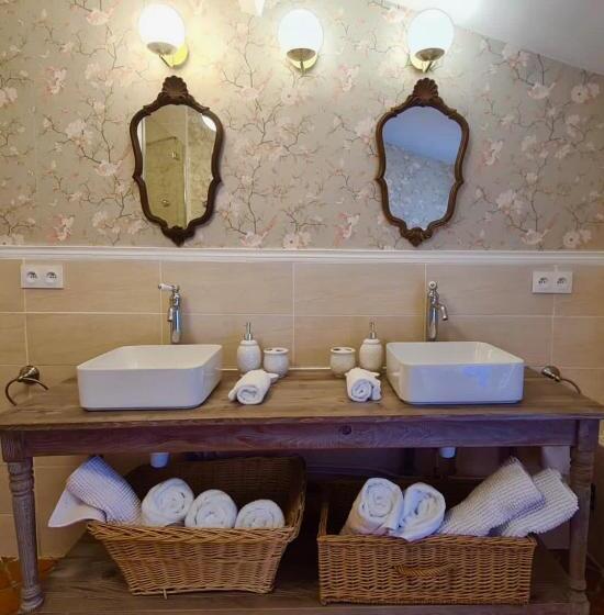 فندق صغير 1560 Domaine Des Cinq Jardins A Magical And Authentic Mansion