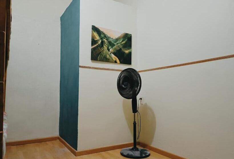 호스텔 El Costeñito Hostal