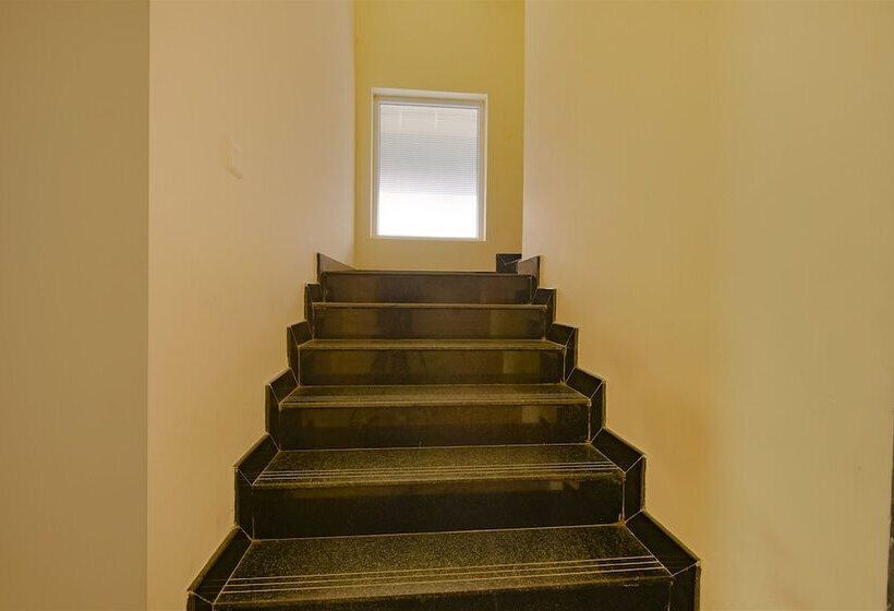 فندق صغير Fabhotel Senthur Inn