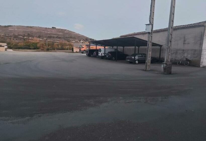 فندق صغير Hostal Linares