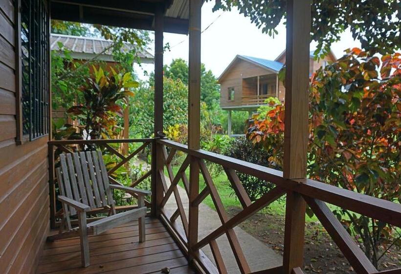 فندق صغير Mana Kai Camping & Cabins