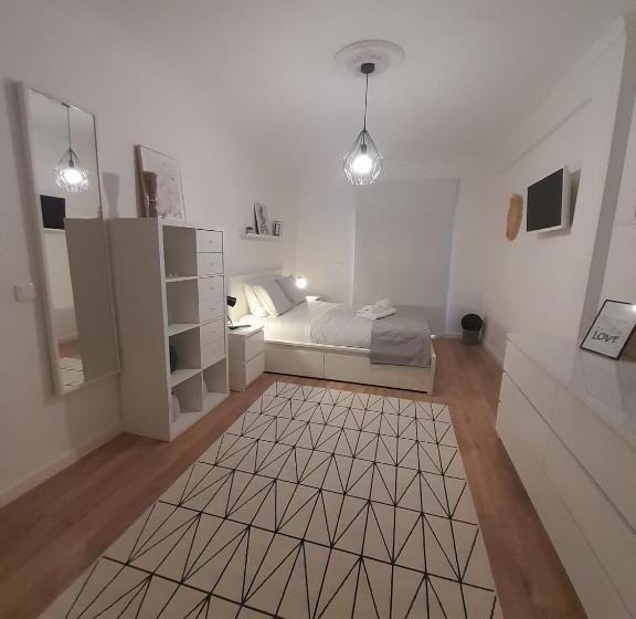 Amália Rodrigues  Apartamento Com 3 Quartos Em Pleno Coração De ílhavo