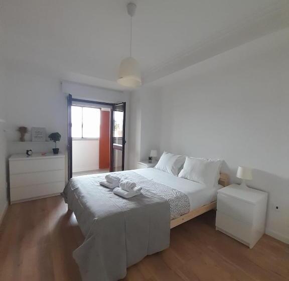 Amália Rodrigues  Apartamento Com 3 Quartos Em Pleno Coração De ílhavo