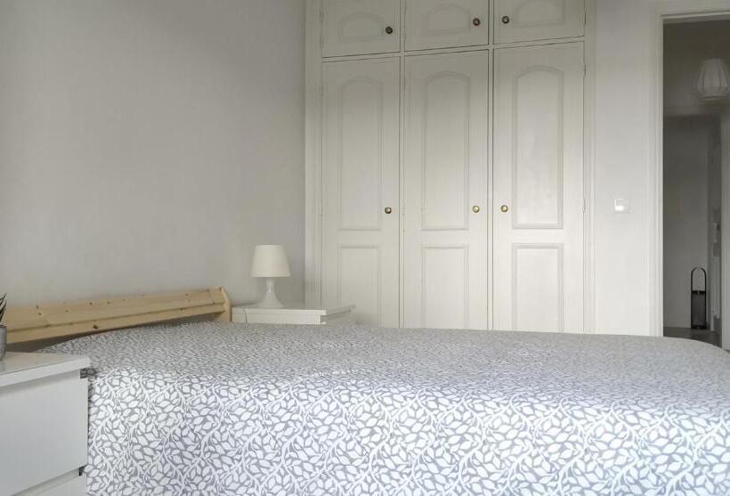 Amália Rodrigues  Apartamento Com 3 Quartos Em Pleno Coração De ílhavo