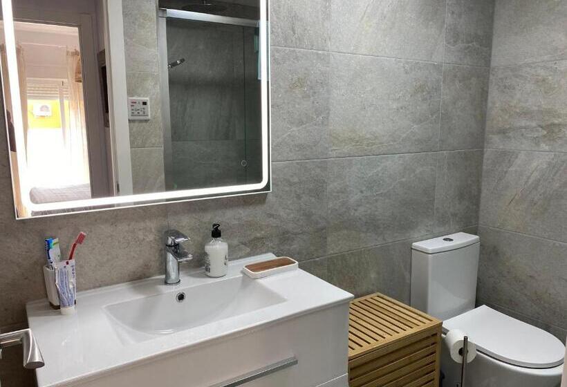 Apartamento En Rota Con Piscina Y Parking Junto Al Mar