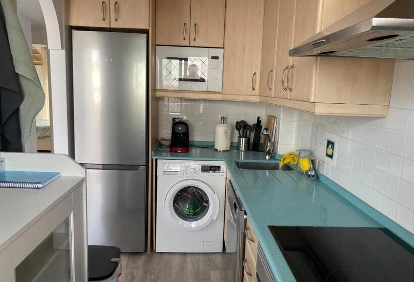 Apartamento En Rota Con Piscina Y Parking Junto Al Mar