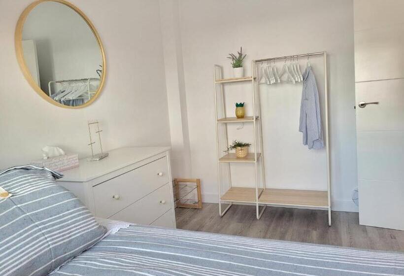 Apartamento En Rota Con Piscina Y Parking Junto Al Mar