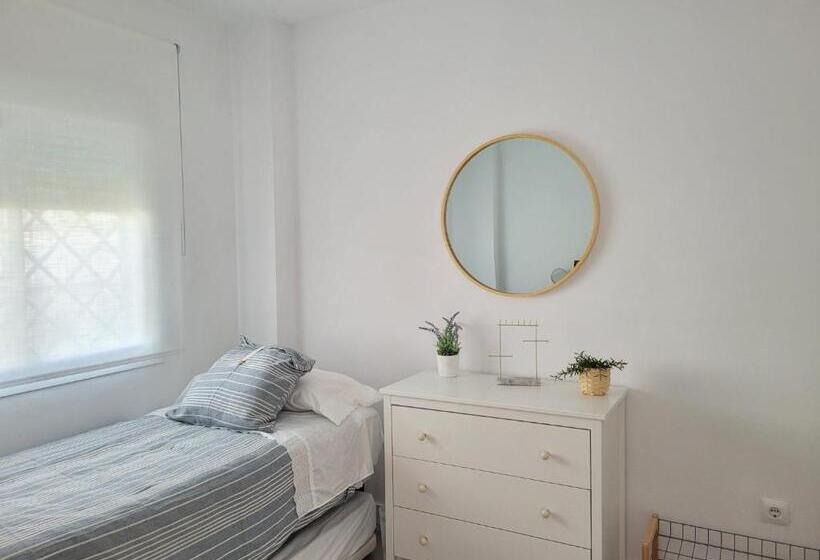 Apartamento En Rota Con Piscina Y Parking Junto Al Mar