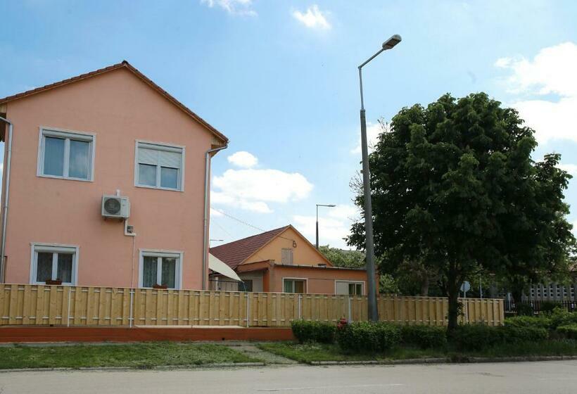 צימר Centrál Panzió