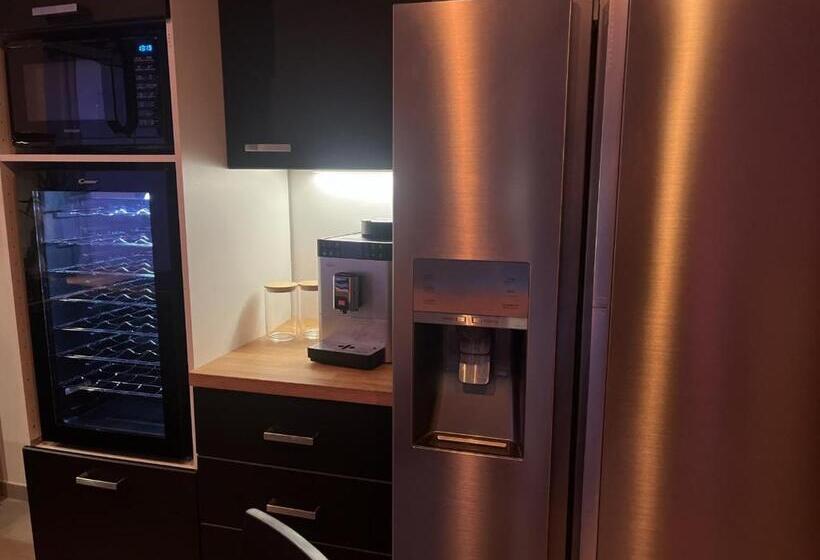 ベッドアンドブレックファースト La Suite De Charme Du Mas De La Fontaine De Jonquier Avec Spa Privatif