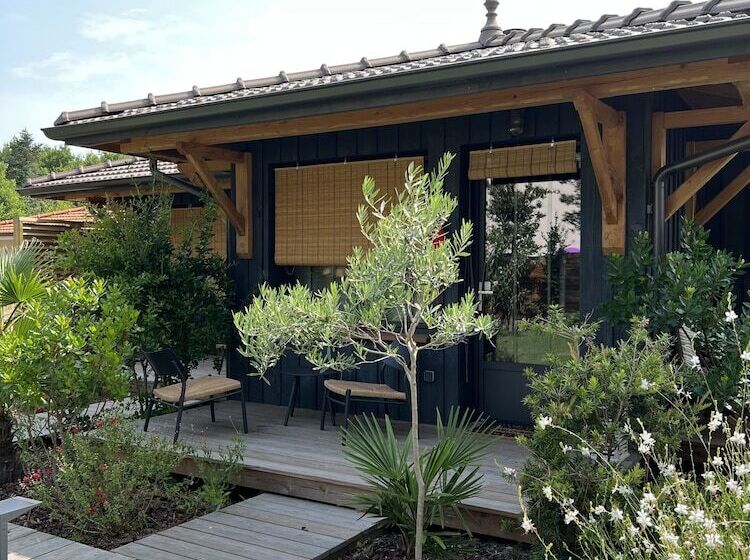 تختخواب و صبحانه Villacanau