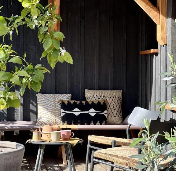 تختخواب و صبحانه Villacanau