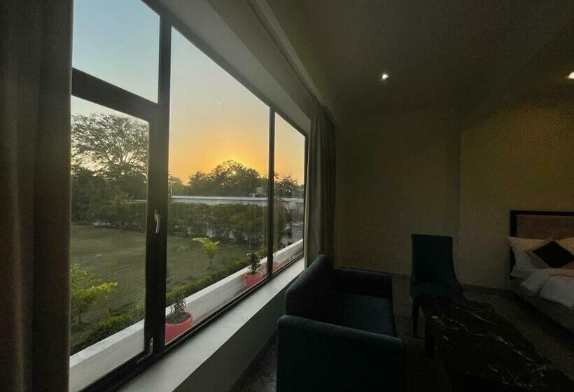 فندق Gautam S And Resort