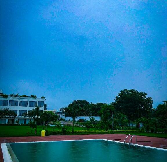 فندق Gautam S And Resort