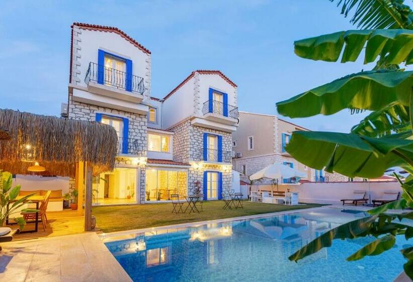 هتل Alacati Fora Bella