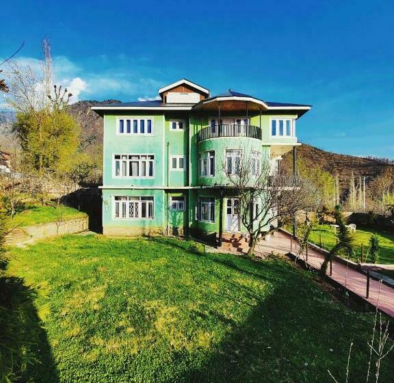 호텔 Calm Holiday Inn