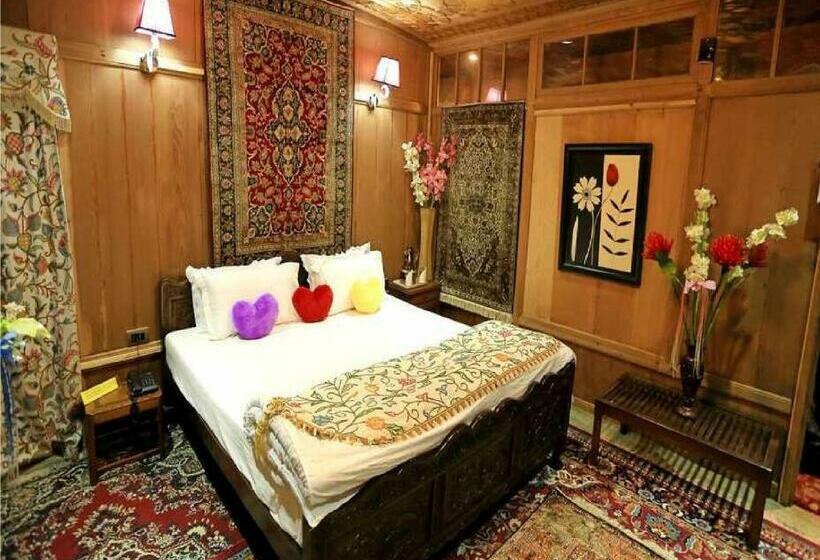 호텔 Calm Holiday Inn