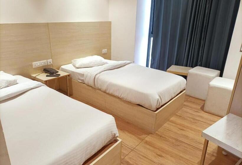 هتل The Paradise International