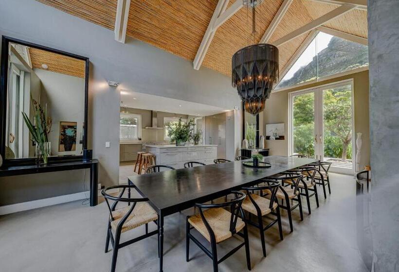 هتل Future Found Sanctuary In Hout Bay By Newmark