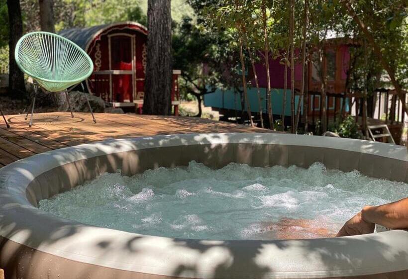 فندق Les Roulottes De Bayama Logement Insolite Avec Jacuzzi