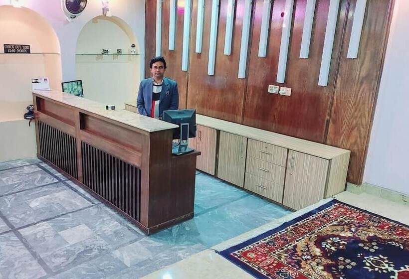 호텔 Shaheen Continental Multan