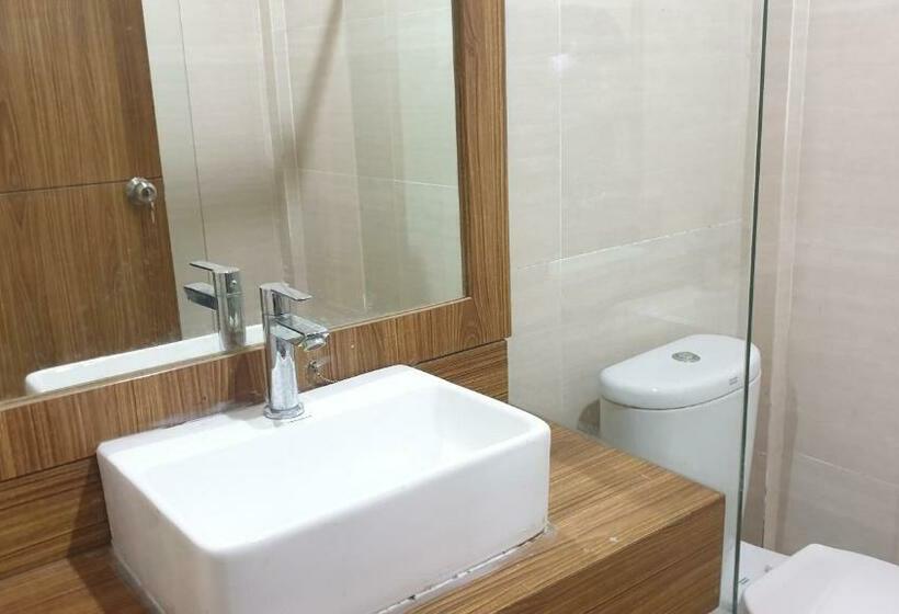 Отель Suroyo Redpartner