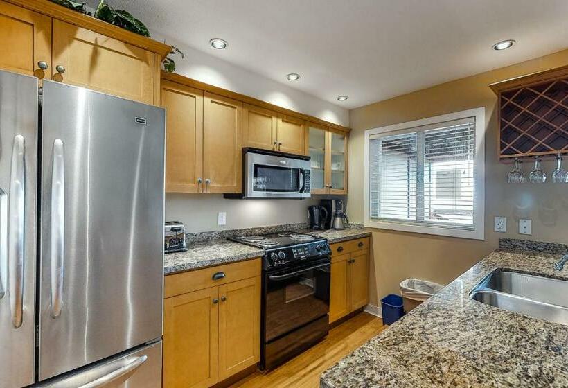 בית מלון כפרי Trappers Crossing 22