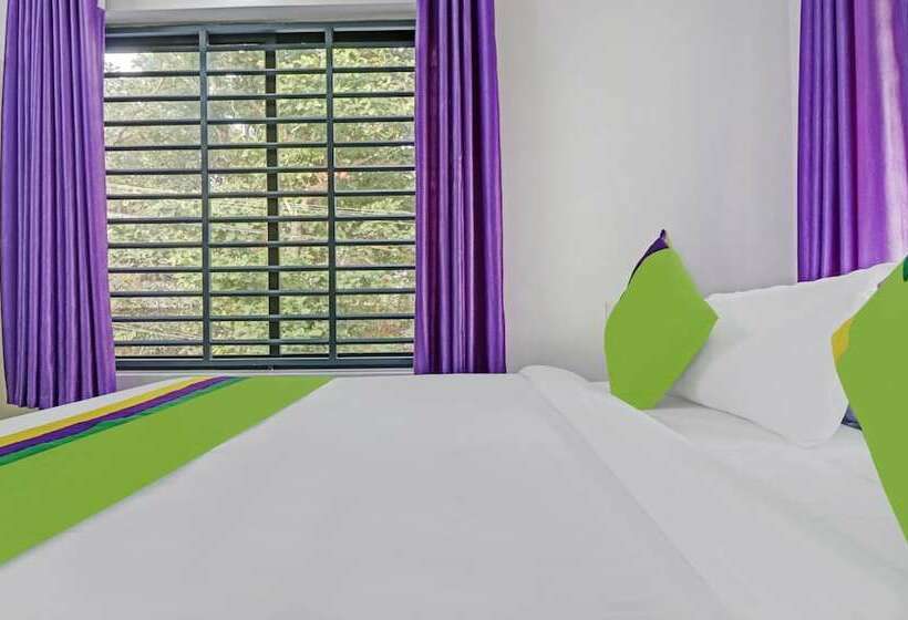 Hotel Treebo Nirupama ,750m From Aluva Railway Station
