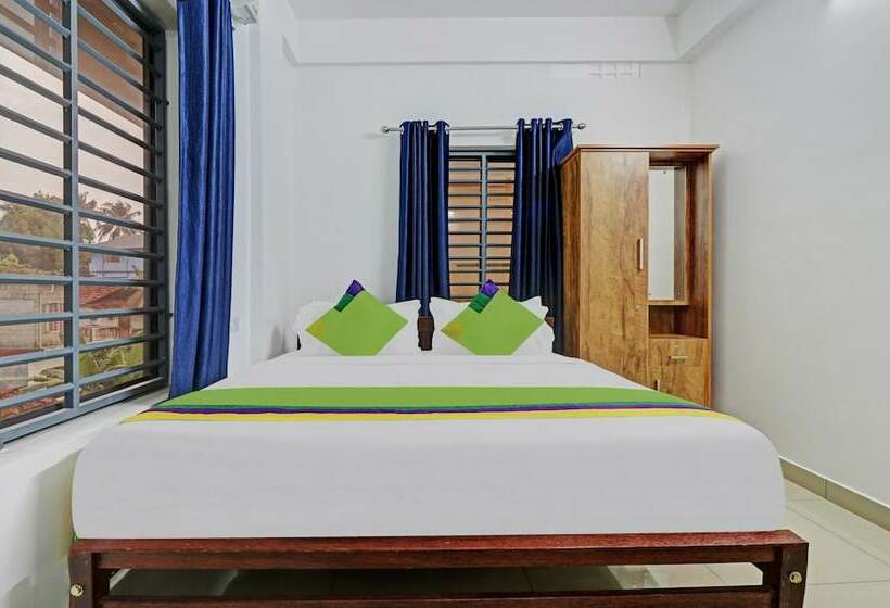 Hotel Treebo Nirupama ,750m From Aluva Railway Station