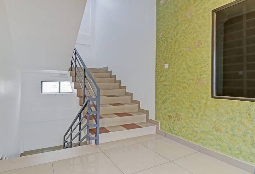 Hotel Treebo Nirupama ,750m From Aluva Railway Station