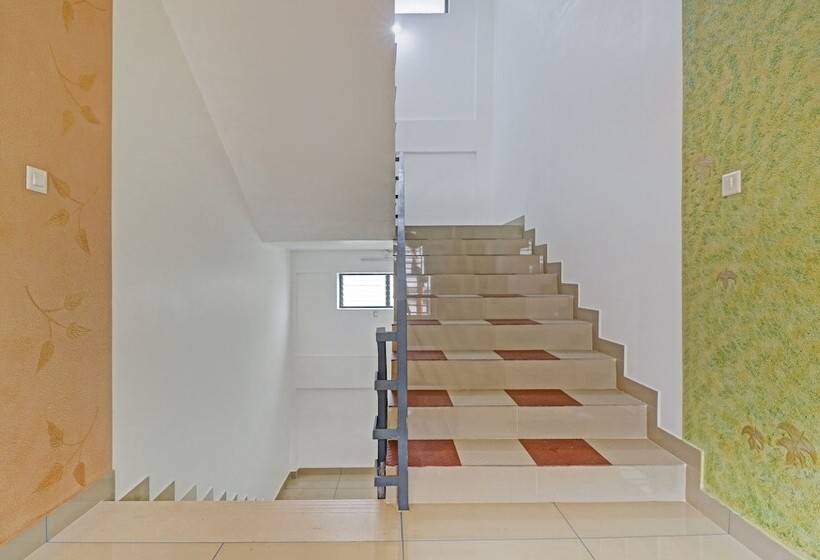 Hotel Treebo Nirupama ,750m From Aluva Railway Station